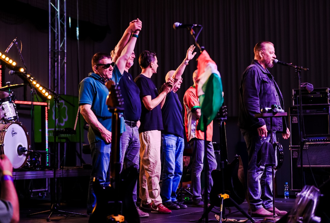 Ismerős Arcok koncert - Nélküled - VIDEÓ